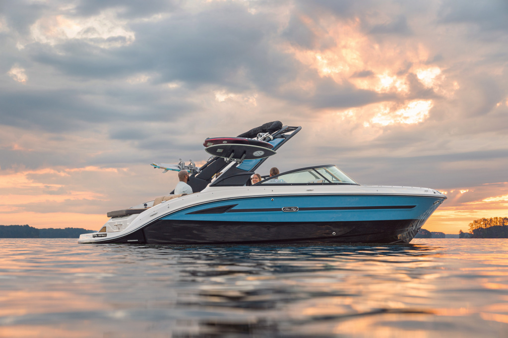 2025-SDX-250-Surf-SDS250-starboard-profile-sunset-02623-X4.jpg
