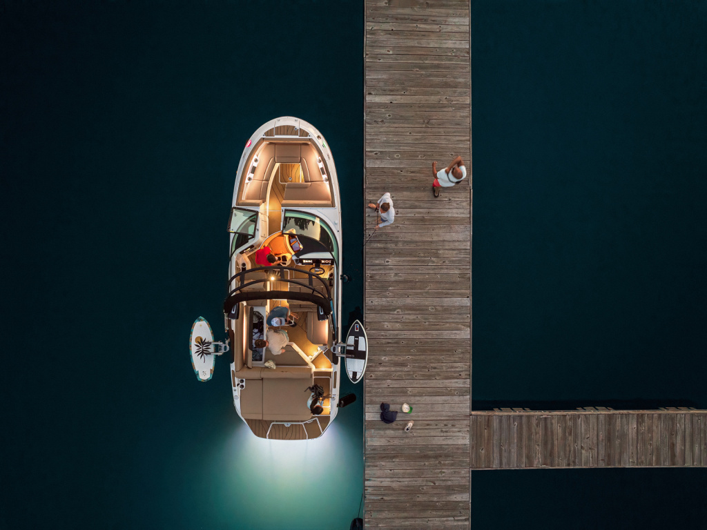 2025-SDX-250-Surf-SDS250-aerial-overhead-underwater-accent-lighting-dock-twilight-00766-X3.jpg