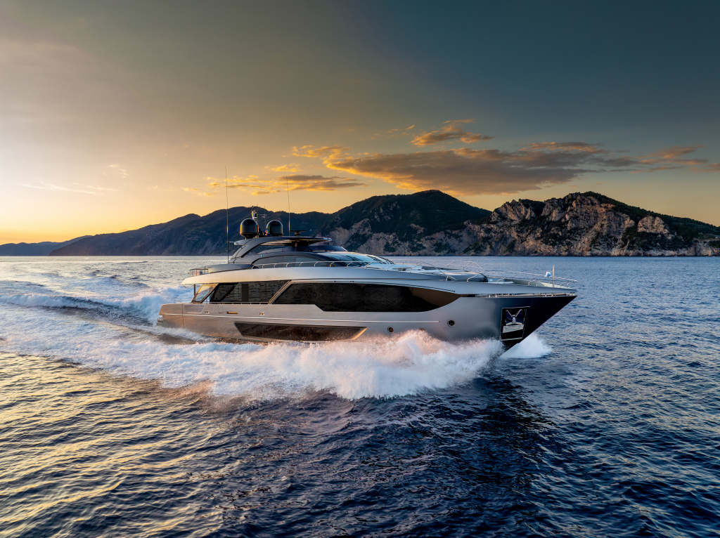 Riva 112' Dolcevita Super_01.jpg
