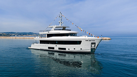 Tartaruga, шестой корпус из серии CdM Nauta Air 108 – на воде